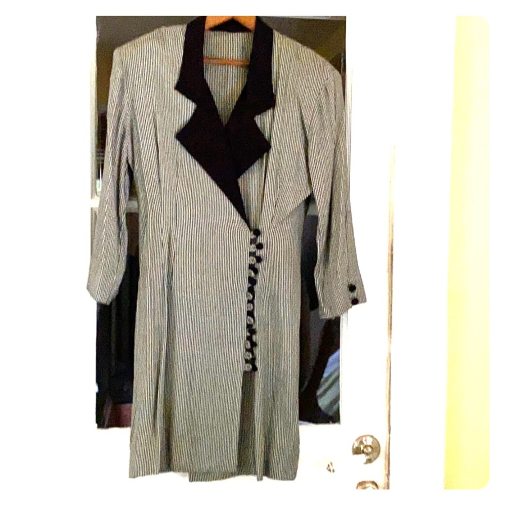 Dress Size Small/6 black & white coat dress style